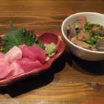 居酒屋がんこ - 五島直送生マグロぶつ切り、牛すじ煮込み