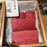 寿しの吉乃 - 青森は三厩（みんまや）の本マグロの中トロです！氷で冷す木製冷蔵庫で最高の状態で保管されている