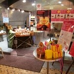 Roll Madu - 店舗入口