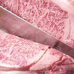 てっぱん屋 虎鉄 - 一本買した黒毛和牛サーロインは丁寧に手切り