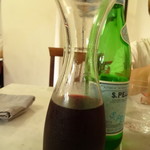 TRATTORIA AL SODO  - 赤ワインのカラフェと、サンペレ