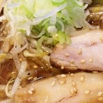 らーめん吉山商店 - しょうゆらーめんアップ