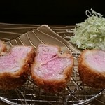ヒレカツ定食。美しい断面！お肉もしっとり柔らかい！