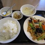 美味餃子房 - 木耳と豚肉野菜と卵炒め（定食）