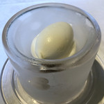 ウシマル - ミルクアイス&ヨーグルト、キノコのムーストリュフ添え