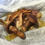 ウシマル - オオモミタケ、ヒイカ、栗の包み焼き