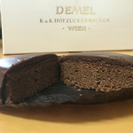 DEMEL - ザッハトルテ 0号 377kcal
      2015年11月18日購入