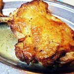 骨付鳥 しき - 四季の一押し！　ひなどり！！　そのままかぶりつくのもよし！　切ってみんなで食べてもよし！　親鳥のおすすめ！