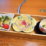 Takamatsu Koura Honten - かに松花堂ランチの茶碗蒸し・小鉢、サラダ