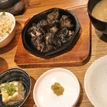 キリシマ山荘 - 山荘自慢のもも焼き定食