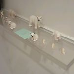 MOTORA  - トイレのシロクマ