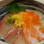 大漁市場 なるみ乃 薬院店 - 海鮮丼