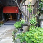 料亭 茜月 - 玄関や庭、店内も風情があってとても良いところでしたよ。