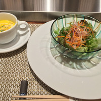 ステーキ花郷 祇園店 - サラダとスープ