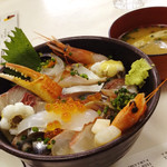 おかもと鮮魚店  - 海鮮丼 1080円