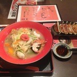 よしじろうラーメン - 海鮮タンメンと餃子