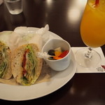 ランチBミニデザートにコーヒー又は紅茶又はオレンジジュースは+３００円♪