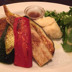 Itariambarueru - 季節の野菜の鉄板ステーキ 680円