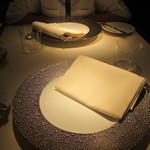 レストランひらまつ 広尾 - テーブルセッティング