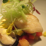 レストランひらまつ 広尾 - 産地直送の鮮魚　真鯛　適した調理法による本日のお魚料理