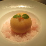 レストランひらまつ 広尾 - 桃のコンポート、マラスキーノ風味のグラニテと共に
