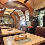 スタイル南青山 STYLEビュッフェ - 店内のテーブル席の風景です