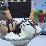 Helio Coffee - 2015/11 アイスクリーム Ha Noi Roma 120,000₫＋５％チャージ 6,000₫で合計126,000₫（約690円）