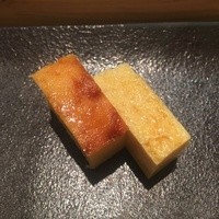 匠 進吾 - 右、だし巻き玉子、左芝海老のすり身が入った玉子