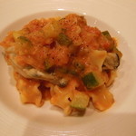 ポエシア - 岡山県日生産牡蠣とズッキーニのトマトクリームソース　マフォルデのパスタ