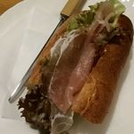 カフェ ピアーチェ - 生ハムとチーズのパニーニ