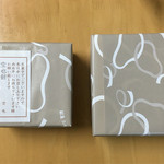 空也 - 左)空也餅4コ、右)最中10個入り一箱
      11月19日(木)購入