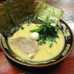 神山 - H.27.11.19.昼 濃厚とんこつ醤油ラーメン 680円