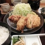 串亭 - チーズ入りサーモンと牡蛎フライ　¥1100