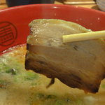 我馬 三篠本店 - チャーシューは1枚、しっかりと味がついています。