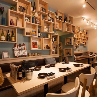 細部にこだわったオシャレで広々とした店内♪奥には仕掛けあり！