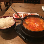 韓国家庭料理 ヌナの家 - 海鮮純豆腐チゲ定食