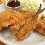 fomes - ミックスフライはチキン、アジ、牡蠣2個