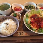 カフェレストりん - 2015･11･19･ランチ。
      干焼大蝦。菠菜炒蛋。鮪魚佐山薬泥。涼豆腐。甜点。