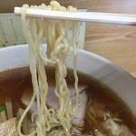 大勝軒 - 加水率高めの細麺。