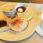 地中海アベニュー - ホットミルク400円代だけで、これ全部ついてくる♥