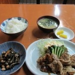 不二家食堂 - 暫く待つとメインも出来あがってきたんで生姜焼き定食７００円の完成です。
            