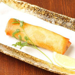 新宿 牡蠣入レ時 - 燻製ししゃもの春巻き
