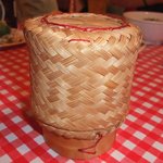 酒､タイ小皿､締めトムヤム 夜バナナ - 餅米はこんな入れ物に
