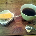 バモノス - ランチのコーヒーとケーキ（オレンジのムース）