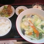 中国酒家 燈 - 本日の日替りランチは野菜の餡掛けラーメン