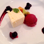 カンブーザ - チーズケーキとカシスのジェラート