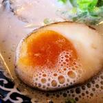 博多とんこつ全部のせ（味玉アップ）