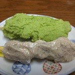 横丁とうふ店 最上川千本だんご - ズンダンとくるみ　各130円