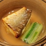 日本料理 晴山 - 炊き合せ　じゃがいも饅頭 かます しんとり菜
      