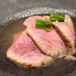 日本料理 晴山 - 焼物　宮崎牛のローストビーフ 聖護院大根 ほうれん草